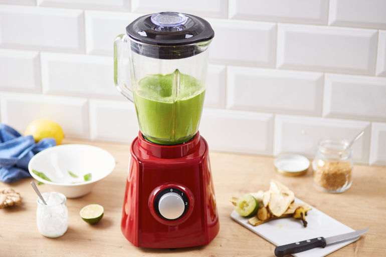 What A Holistic Expert & M.D. Eats In A Day Hero Image