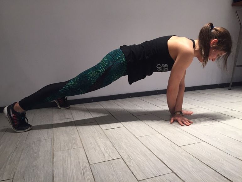 5 Easy Bodyweight Exercises For Strong, Toned Arms Hero Image