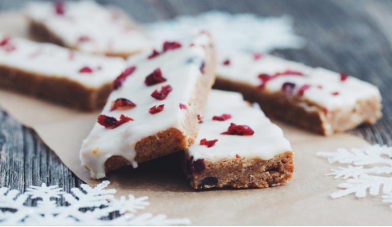 15 Vegan Cookies To Make This Holiday Season Hero Image