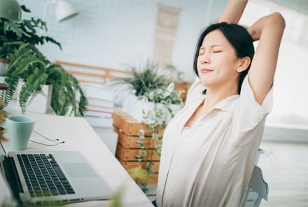 The Best Movements For Mental Health (That You Can Do From Your Desk)