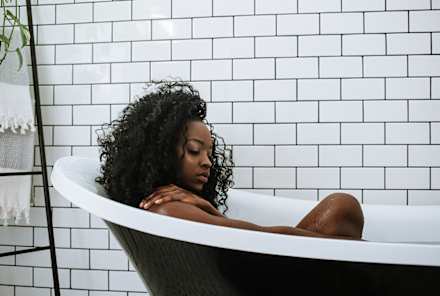 The Skin-Soothing Bath An Herbalist Draws When She Needs A Detox