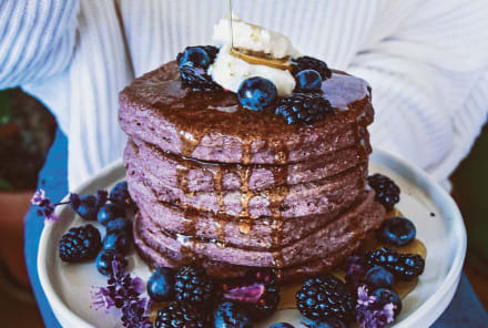 These Vegan Flourless Pancakes Are Bursting With Antioxidants