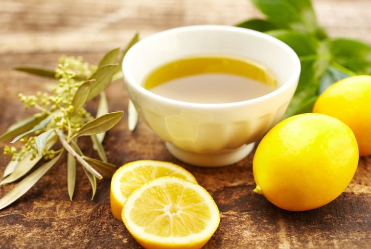 Need A Mood Lift & An Antioxidant Boost? This Citrusy Essential Oil Can Help