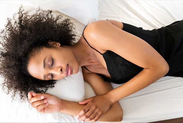 5 Ways To Actually Catch Up On Sleep On Weekends, From A Sleep PhD