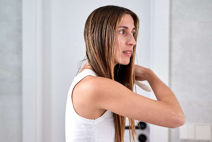 Want Lighter Hair Without The Bleach? Here's What Experts Want You To Do