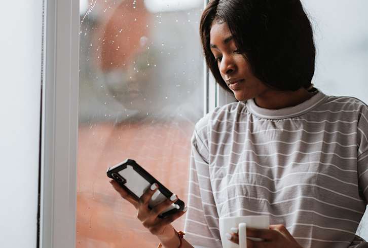 This Is Exactly What To Say When Someone Ghosts You, From Dating Experts