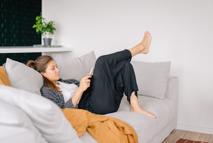 A Psychologist Explains The Real Reason You're Lonely & How To Love Being Alone