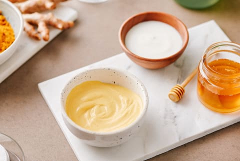 Turmeric Mask With Honey And Yoghurt