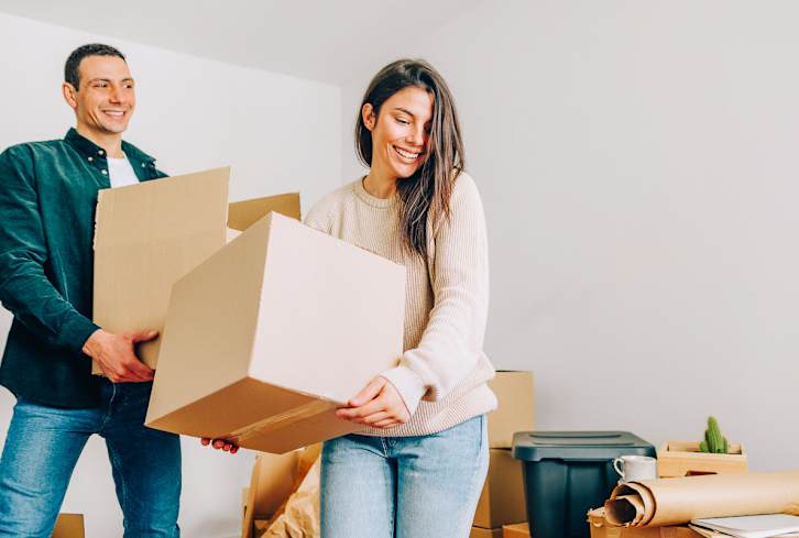 6 Signs It's Too Soon To Move In Together, From Marriage Therapists