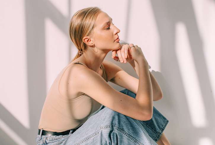 Is It Gratitude Or Toxic Positivity? A Therapist Explains The Difference