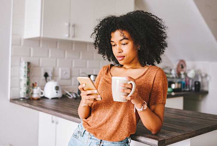 13 Creative Ideas For What To Write In Your Dating Profile, From Experts