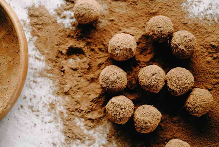 These 10-Minute Chocolate Truffles Are Low In Sugar But High In Protein & Fiber