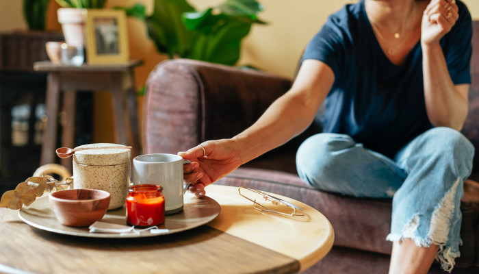7 Best Teas For Bloating According To Experts It helps relax gi muscles to help dissipate the gas that causes your stomach to bloat. 7 best teas for bloating according to
