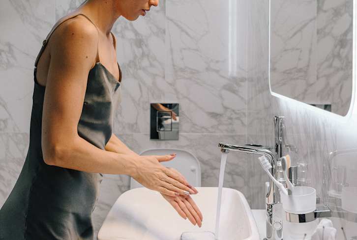 What's The Cleanest Way To Dry Your Hands After Washing Them?