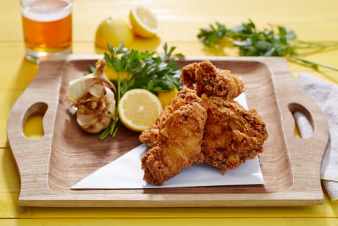 Crunchy Fried Chicken Wings with Lemon and Garlic