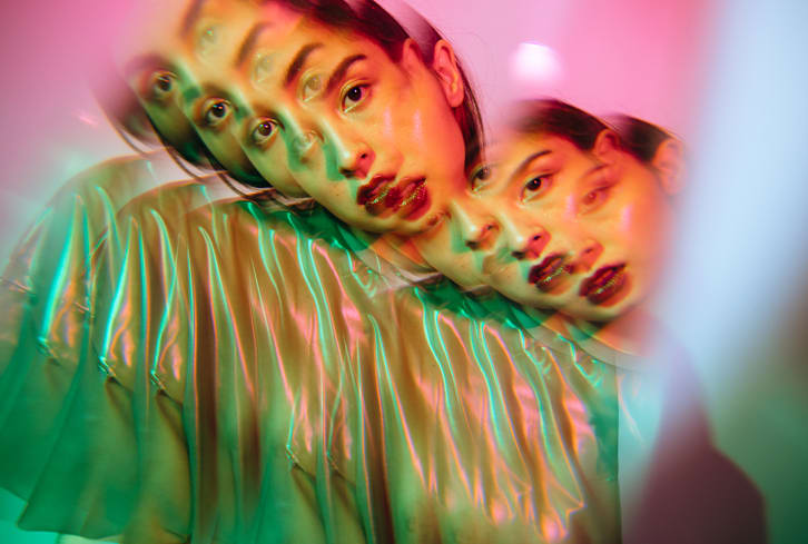 Your Guide To Auras: What They Are & What To Expect During A Reading