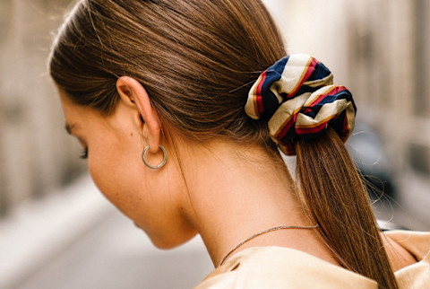 5 Ways To Tame Flyaways Without Using Hairspray or Gel 5 Ways To Tame Flyaways Without Using Hairspray or Gel