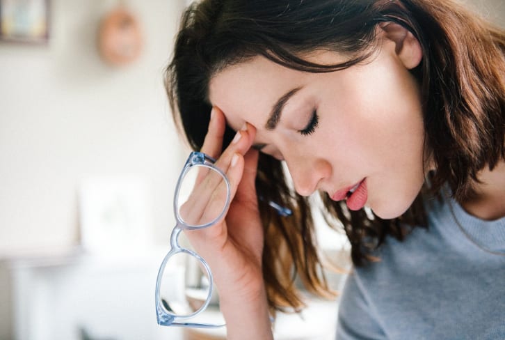 Got Menstrual Migraines? Here Are 7 Ways To Prevent & Ease Your Symptoms