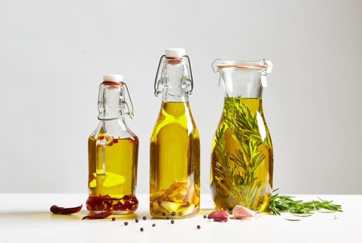 Why Health Experts Don't Want You To Use Vegetable Oil + What To Do Instead