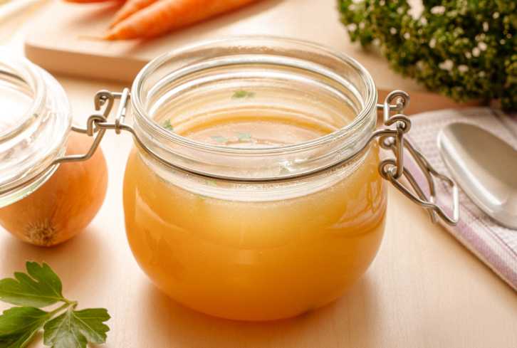A Nutritionist On Why & How You Should Be Eating Bone Broth Right Now