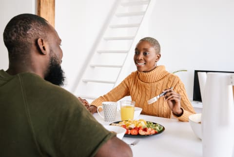 woman eating with man