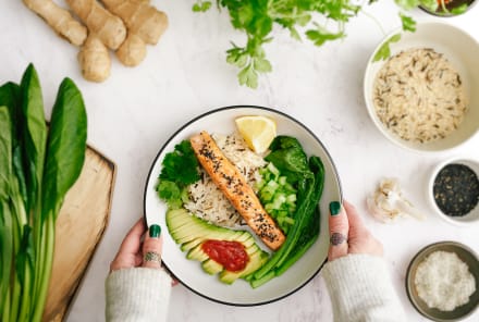 What This Holistic Psychologist Eats In A Day To Boost Mood & Ease Stress