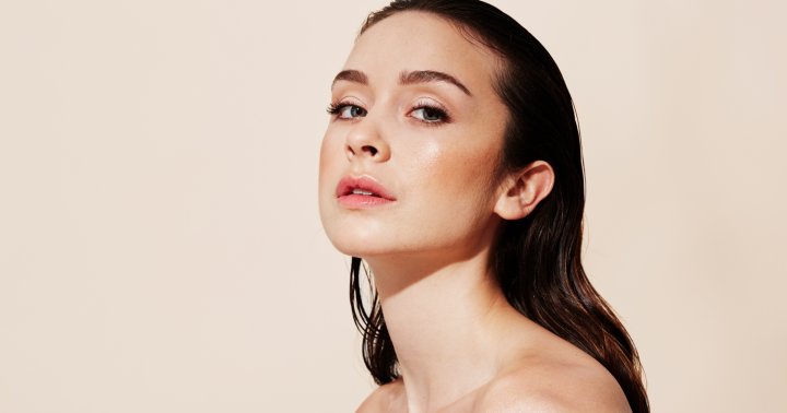 This Effortless Hairstyle Is Beloved By So Many Celebs: Here's An Easy Tutorial