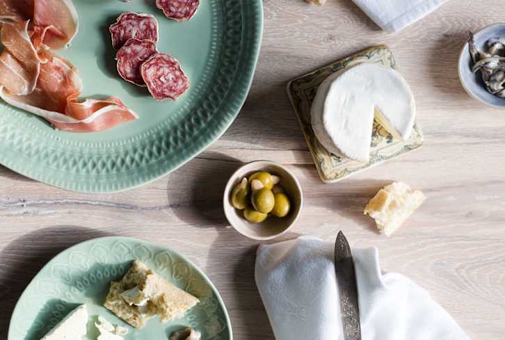 25 Low-Carb Snacks That Will *Actually* Keep You Full For Hours