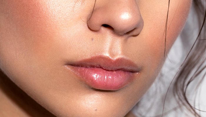 This Makeup Trick Uses A Surprising Product For "Bigger Lips" 1