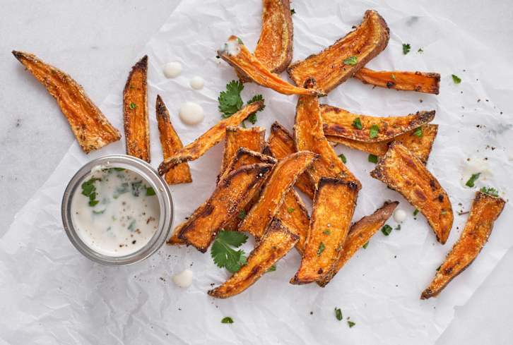 Going Keto? Here's The One Time Of Month Women Should Eat More Carbs