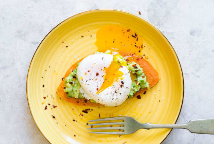 These Keto-Friendly Poached Eggs Will Spice Up Your Morning