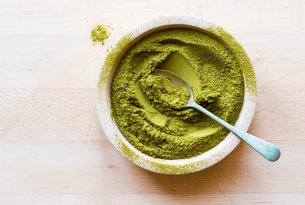 10 Powerful Health Benefits Of Moringa Powder + How To Use It