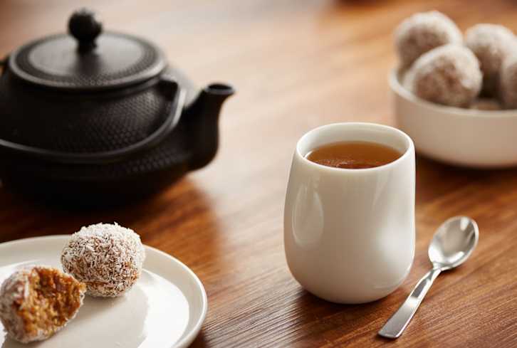 4 Things To Do When You're Craving Sugar (And Don't Want To Indulge)