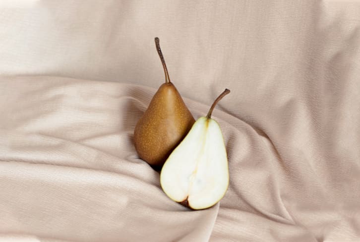 This Pear, Farro & Radicchio Salad Is Filling & Full Of Fiber
