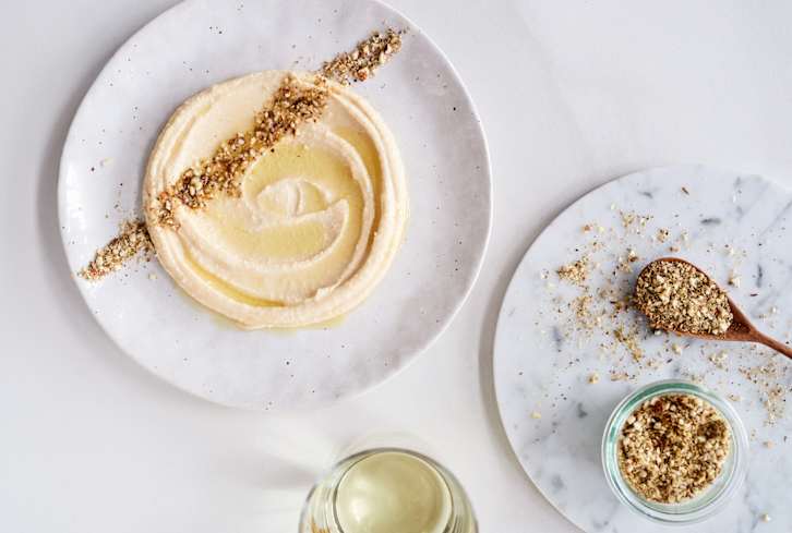 4 Anti-Inflammatory Snacks This Functional Nutrition Coach Always Has On Hand