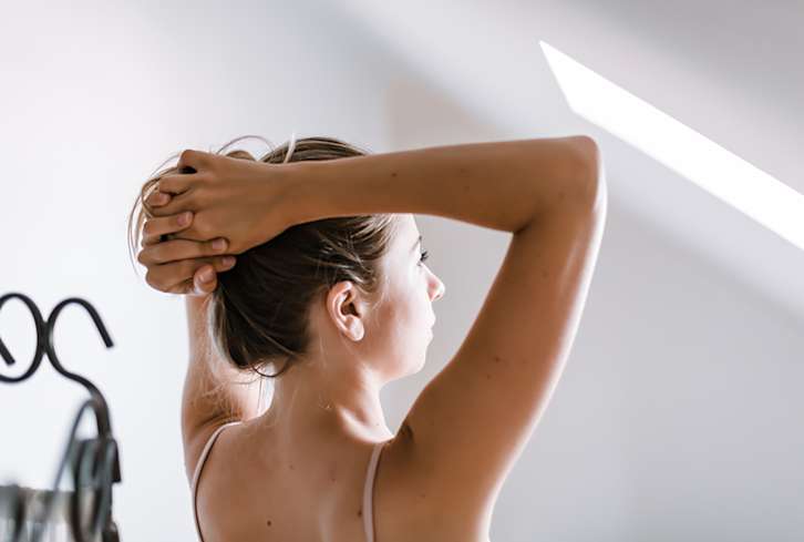5 Energy-Boosting Stretches To Help Wake You Up On Cold Mornings
