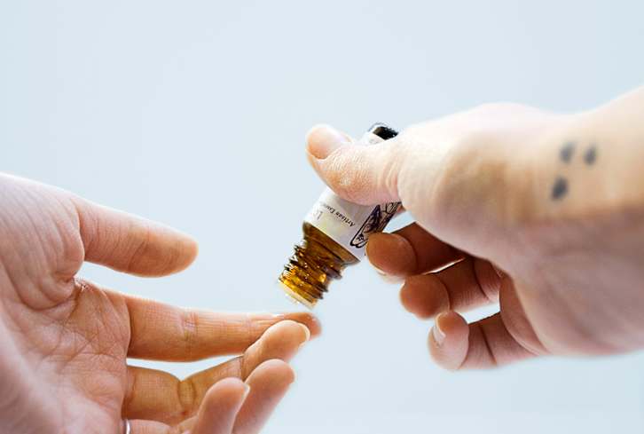 Dreaming About Sugar, Salt, Or Carbs? These Essential Oils Can Help Curb Cravings