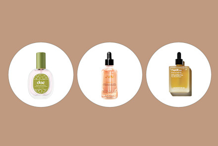 Read article: The Best Hair Oils For Managing Frizz & Hair Growth (+More!)