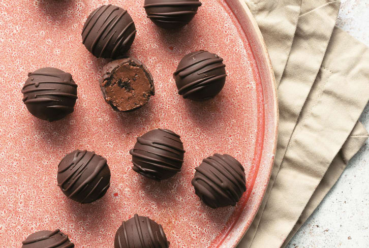 A Chocolate Truffle Recipe To Satisfy Holiday Cravings (Without The Added Sugar)