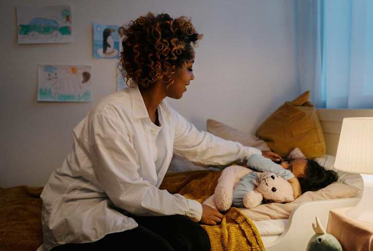 A Sleep Expert’s Top Tips For Resetting Your Family’s Sleep Schedule Post-Vacation
