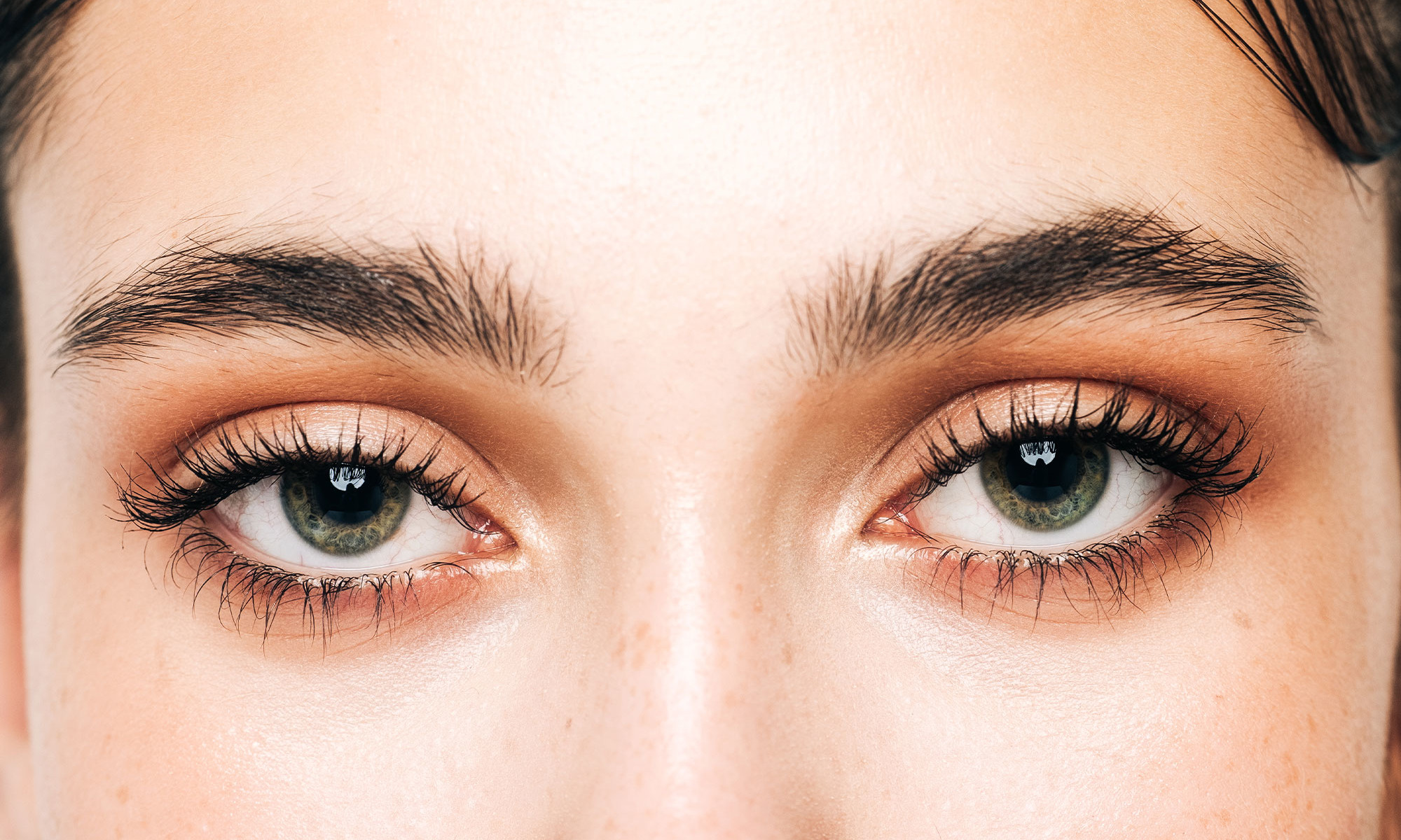 What To Do About Uneven Brows—What The Pros Say | mindbodygreen