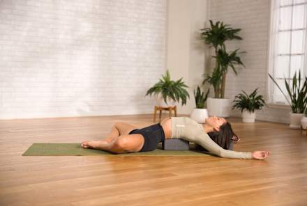 This Juicy Hip-Opening Yoga Pose Is Perfect For De-Stressing After A Long Day