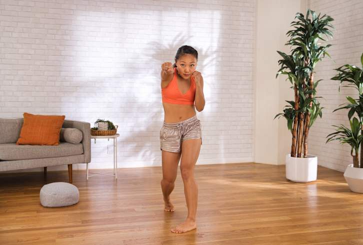 This 15-Minute Boxing Workout Will Strengthen Your Arms, Legs, *And* Core