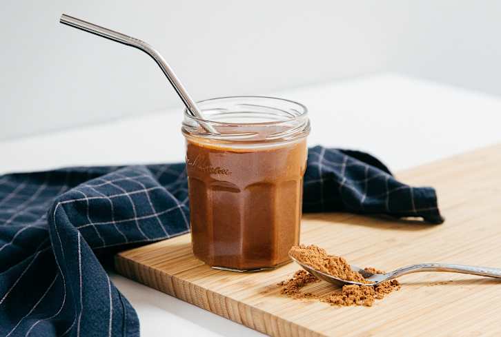Nightly Sweet Tooth? Try This Healthy, Zero-Added-Sugar Chocolate Shake