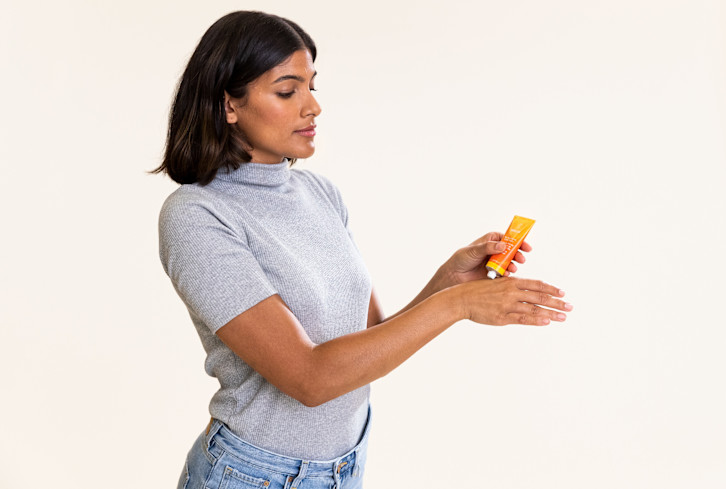 Make This Self-Hand Massage Your One-Minute Daily Ritual