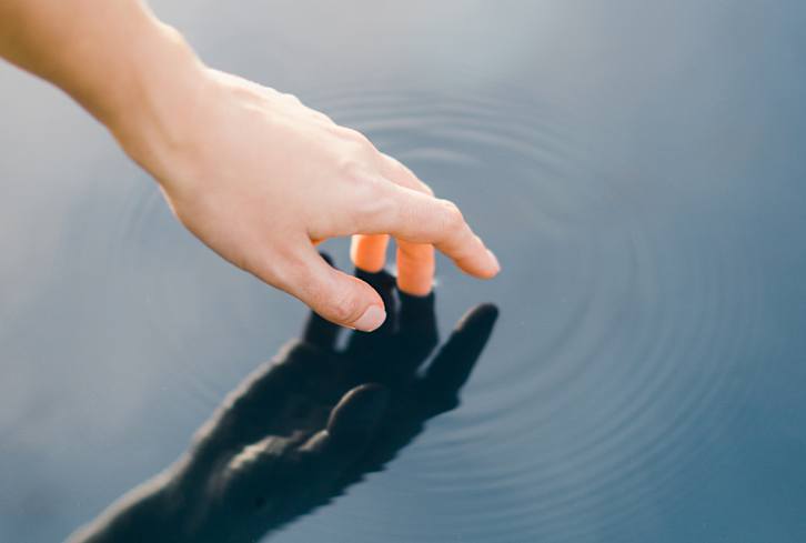 How To Analyze 4 Common (But Scary) Dreams About Death & Dying