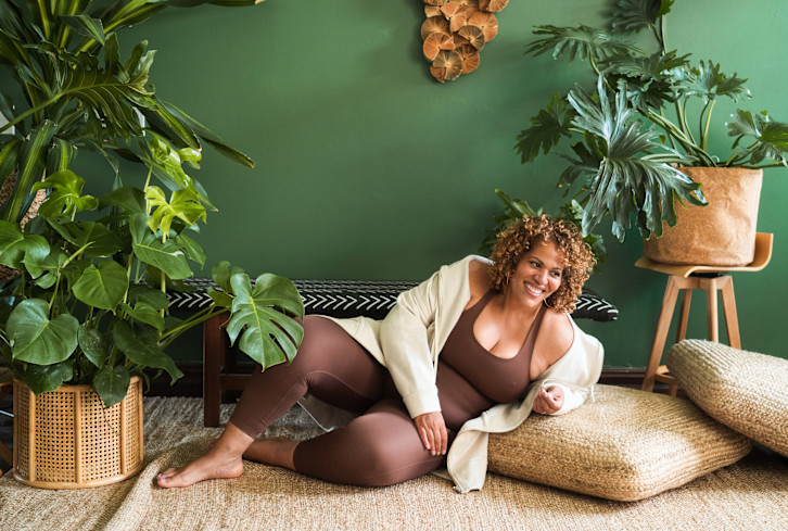 5 Simple Yoga Poses To Start Your Morning Out With Energy & Ease