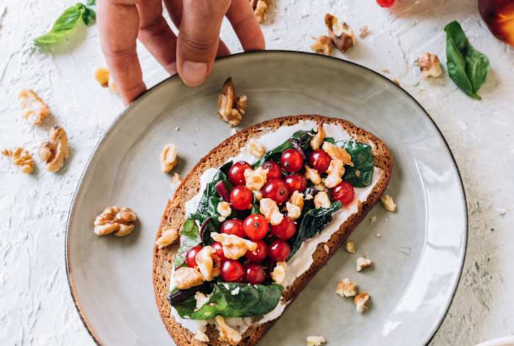 This Is The Best Time In Your Cycle To Eat Carbs & Sugar