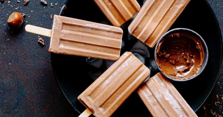 Need A Oh-So Refreshing Frozen Treat? Try This Chocolate Collagen Fudge Pop