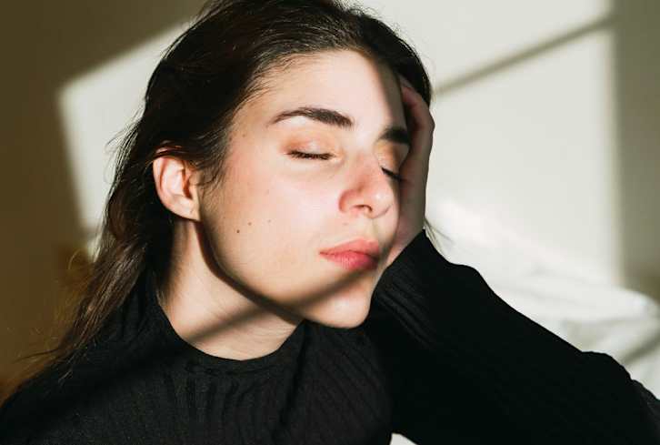 7 Natural Ways To Manage Your Hypothyroidism, From An Integrative Medicine Doctor